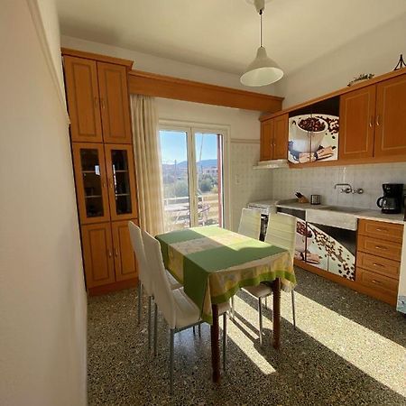 Mpanos Sea Apartment 2 Loutra Oraias Elenis Bagian luar foto